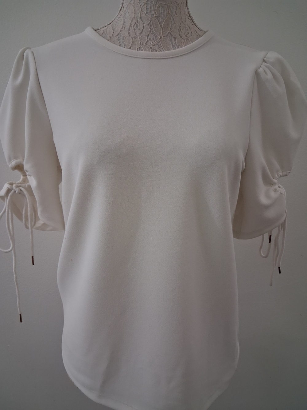 See By Chloe Cream Puff-Sleeve Tie Blouse